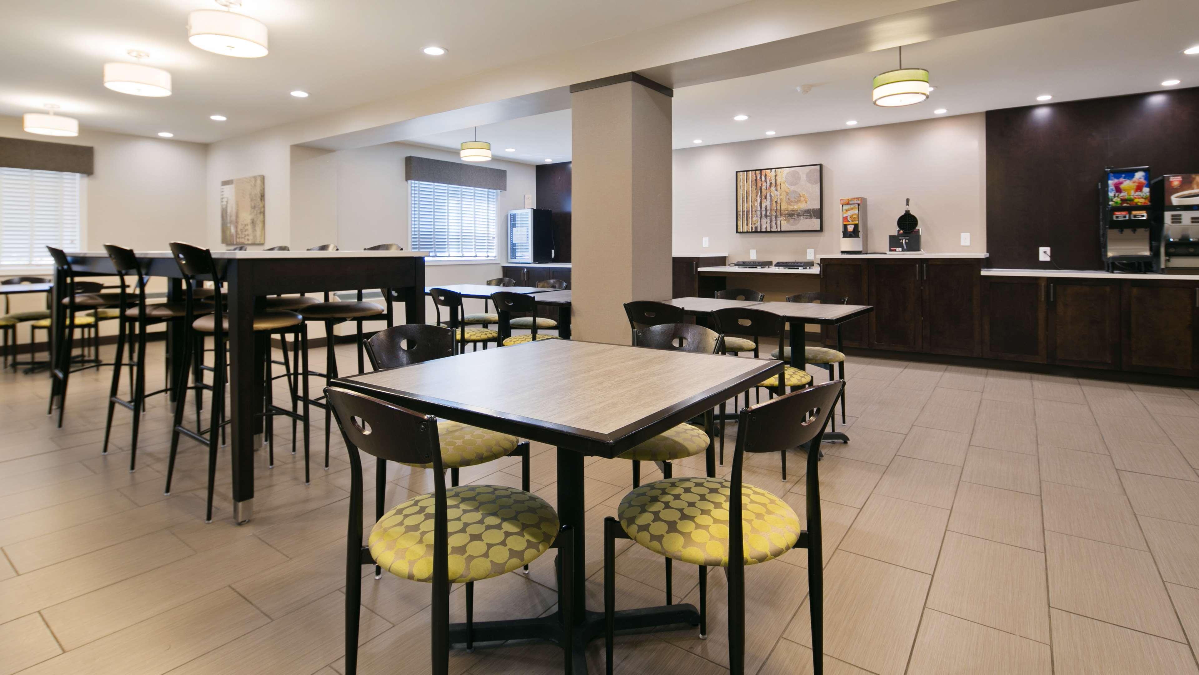 Best Western Harvest Inn & Suites Grand Forks Exterior foto